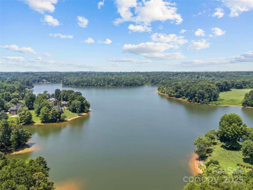 1019 Westlake Drive, Kannapolis, NC 28081.  MLS# CAR4275178, YatesRealty ID 23926. Kannapolis lake