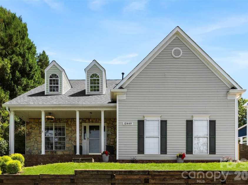 10449 Quiet Bay Court, Charlotte, NC 28278.  MLS# CAR4382877, YatesRealty ID 23926. 