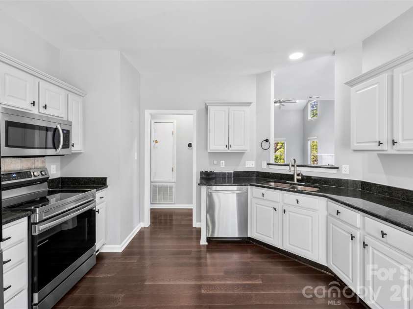 10449 Quiet Bay Court, Charlotte, NC 28278.  MLS# CAR4382877, YatesRealty ID 23926. 