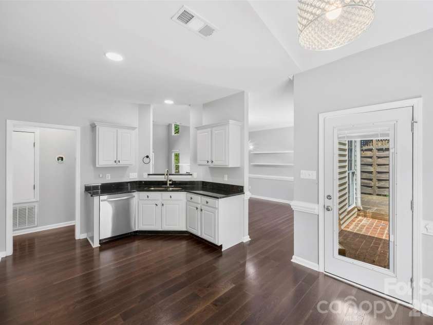 10449 Quiet Bay Court, Charlotte, NC 28278.  MLS# CAR4382877, YatesRealty ID 23926. 