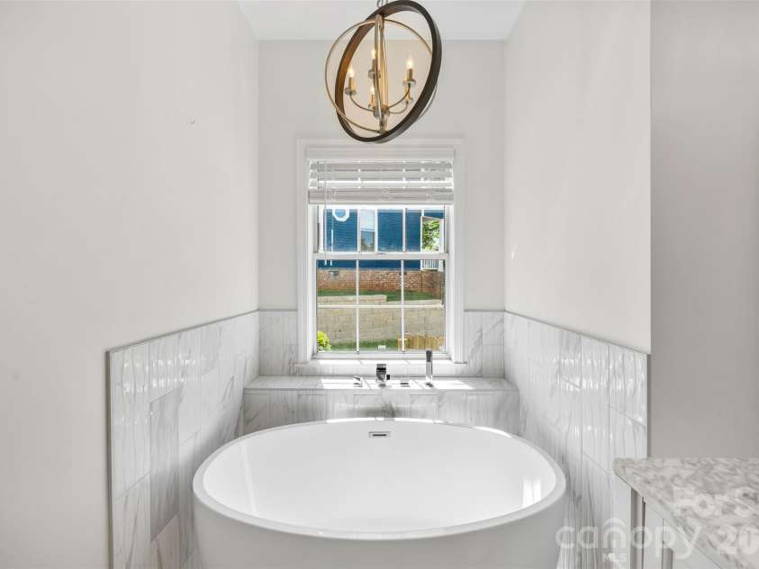 10449 Quiet Bay Court, Charlotte, NC 28278.  MLS# CAR4382877, YatesRealty ID 23926. 