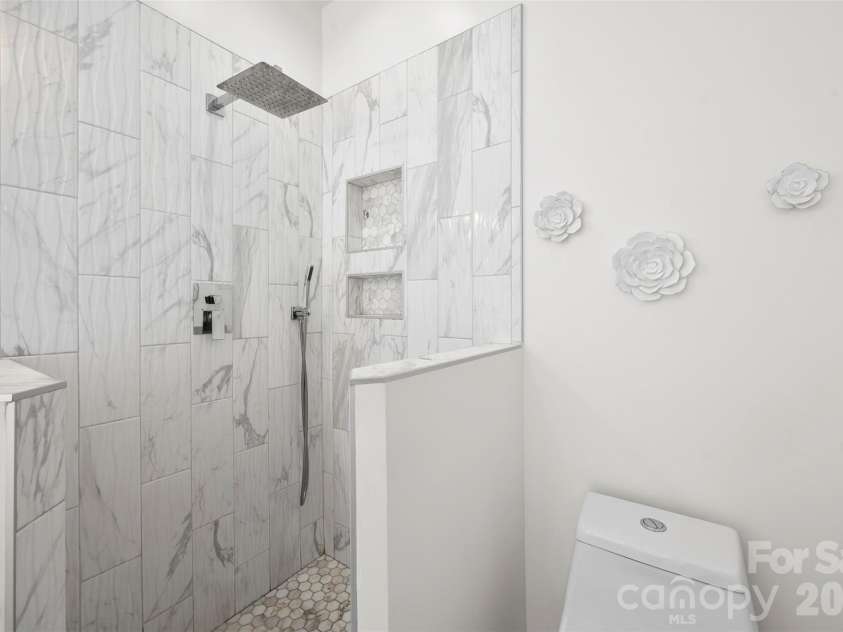 10449 Quiet Bay Court, Charlotte, NC 28278.  MLS# CAR4382877, YatesRealty ID 23926. 