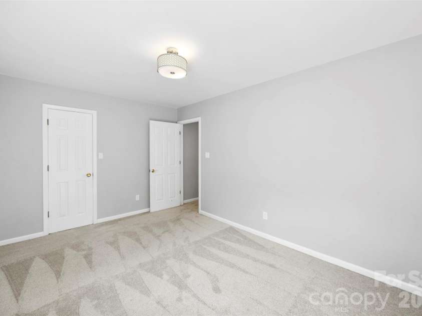 10449 Quiet Bay Court, Charlotte, NC 28278.  MLS# CAR4382877, YatesRealty ID 23926. 