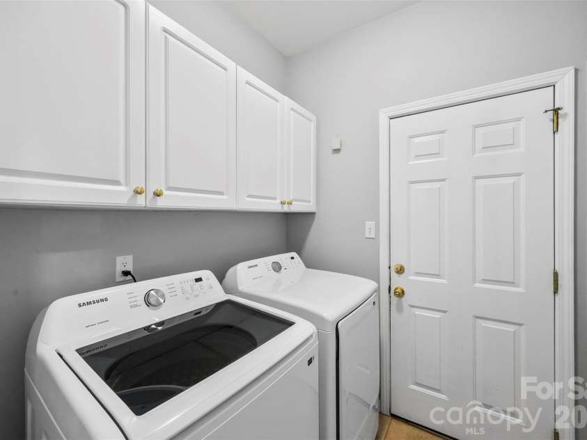 10449 Quiet Bay Court, Charlotte, NC 28278.  MLS# CAR4382877, YatesRealty ID 23926. 