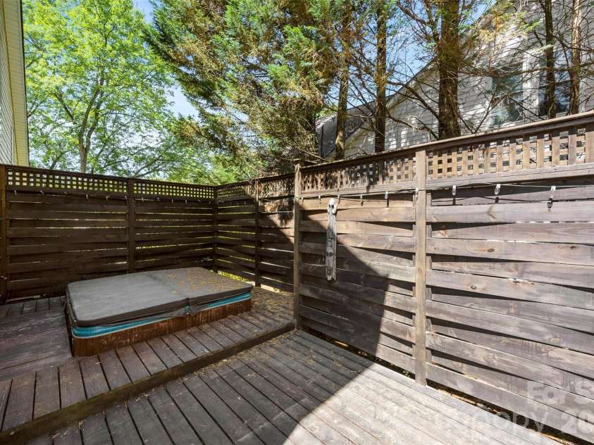 10449 Quiet Bay Court, Charlotte, NC 28278.  MLS# CAR4382877, YatesRealty ID 23926. 
