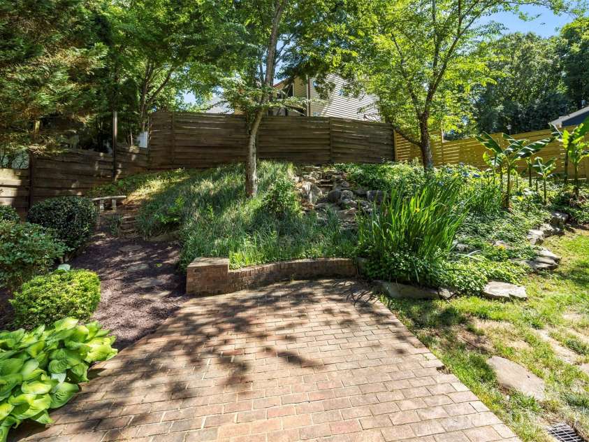 10449 Quiet Bay Court, Charlotte, NC 28278.  MLS# CAR4382877, YatesRealty ID 23926. 
