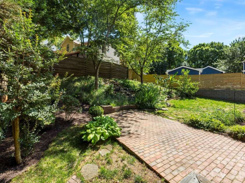 10449 Quiet Bay Court, Charlotte, NC 28278.  MLS# CAR4382877, YatesRealty ID 23926. 