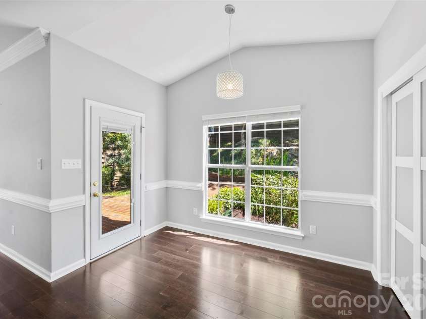 10449 Quiet Bay Court, Charlotte, NC 28278.  MLS# CAR4382877, YatesRealty ID 23926. Breakfast Area