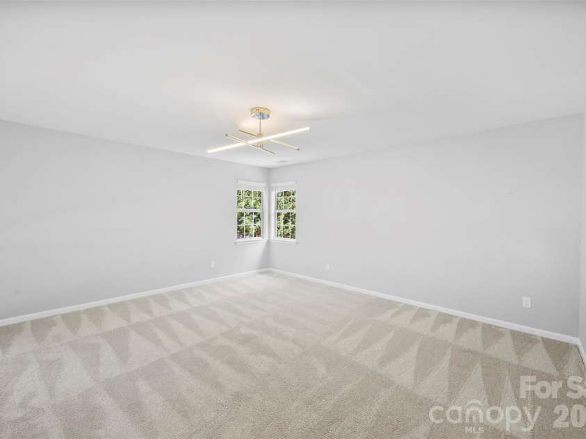 10449 Quiet Bay Court, Charlotte, NC 28278.  MLS# CAR4382877, YatesRealty ID 23926. Loft
