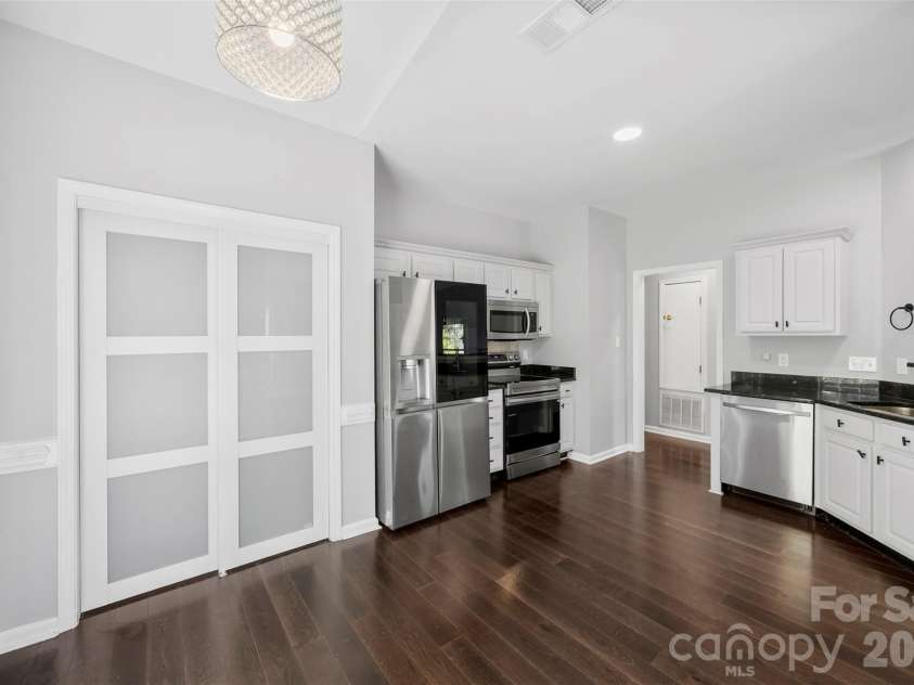 10449 Quiet Bay Court, Charlotte, NC 28278.  MLS# CAR4382877, YatesRealty ID 23926. Pantry