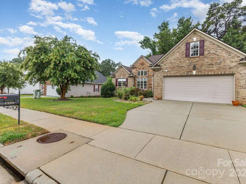 1589 Essex Hall Drive, Rock Hill, SC 29730.  MLS# CAR4289626, YatesRealty ID 23927. 