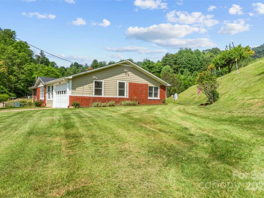 244 Carl Fox Road, Burnsville, NC 28714.  MLS# CAR4271259, YatesRealty ID 23928. 