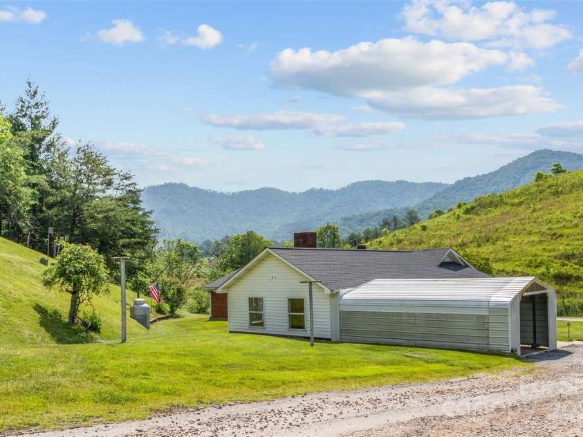 244 Carl Fox Road, Burnsville, NC 28714.  MLS# CAR4271259, YatesRealty ID 23928. 