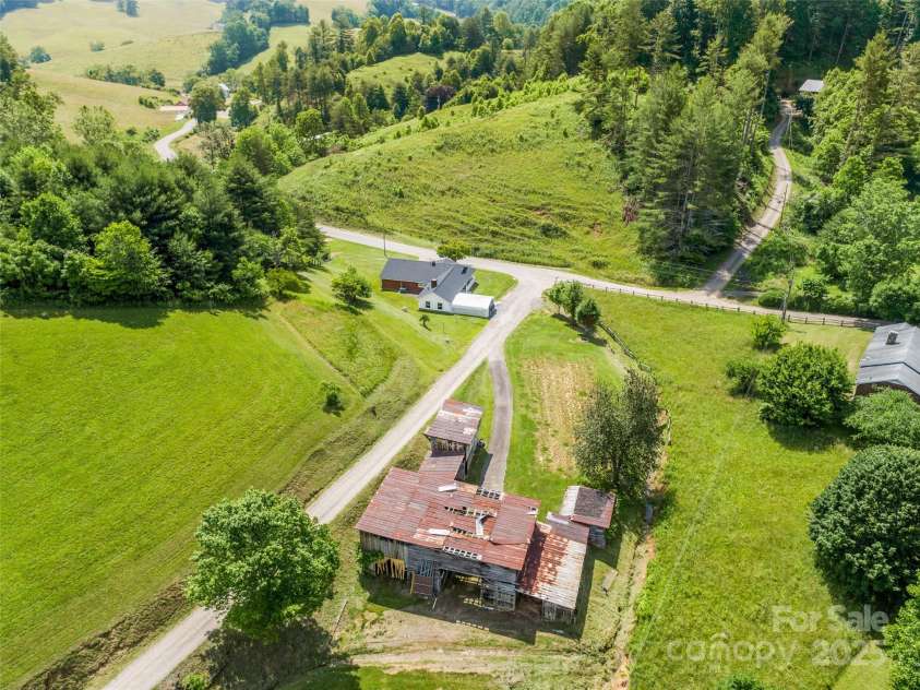 244 Carl Fox Road, Burnsville, NC 28714.  MLS# CAR4271259, YatesRealty ID 23928. 