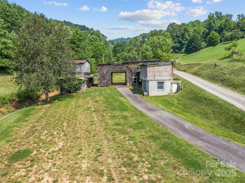 244 Carl Fox Road, Burnsville, NC 28714.  MLS# CAR4271259, YatesRealty ID 23928. 