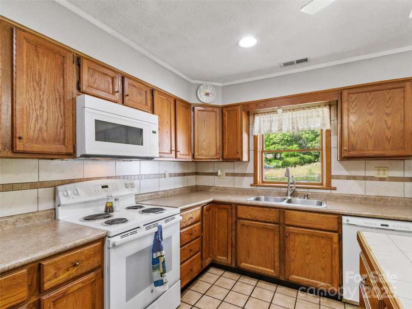 244 Carl Fox Road, Burnsville, NC 28714.  MLS# CAR4271259, YatesRealty ID 23928. 