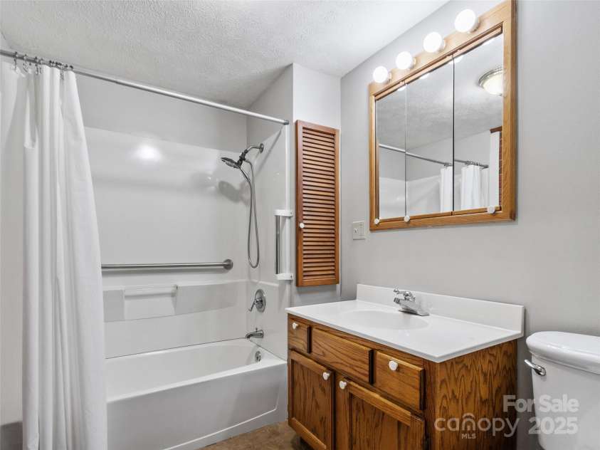 244 Carl Fox Road, Burnsville, NC 28714.  MLS# CAR4271259, YatesRealty ID 23928. Full Bath