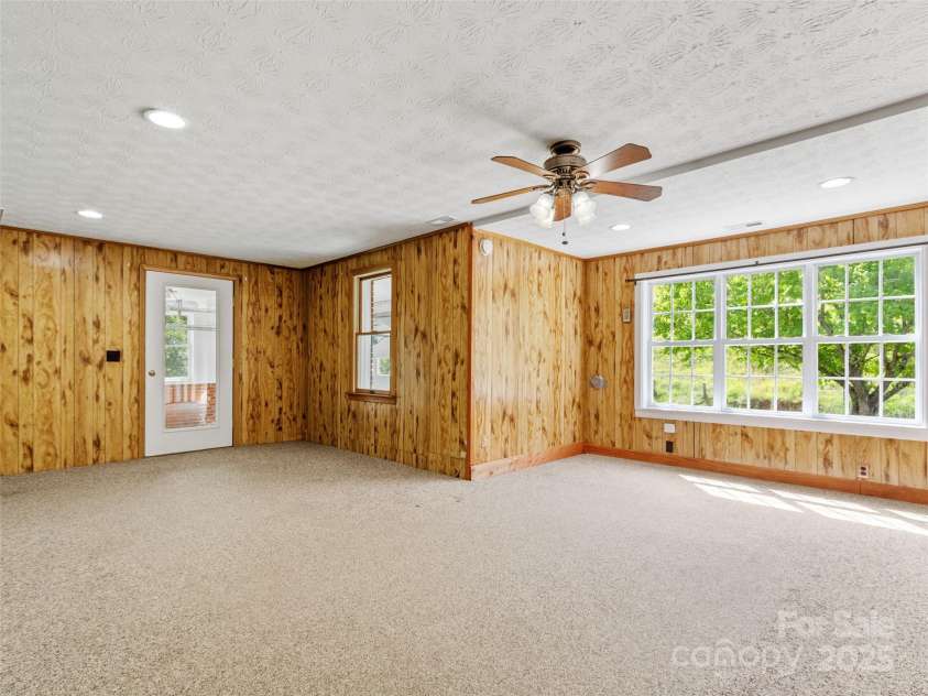 244 Carl Fox Road, Burnsville, NC 28714.  MLS# CAR4271259, YatesRealty ID 23928. Living Room