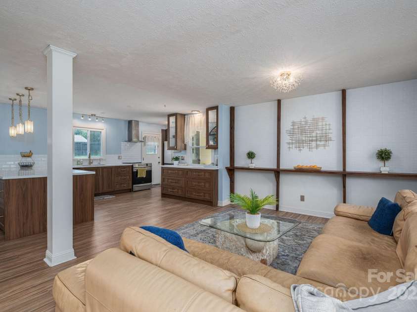 810 Surry Drive, Shelby, NC 28152.  MLS# CAR4267222, YatesRealty ID 23929. 