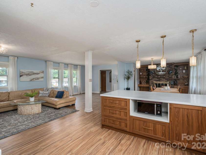 810 Surry Drive, Shelby, NC 28152.  MLS# CAR4267222, YatesRealty ID 23929. 