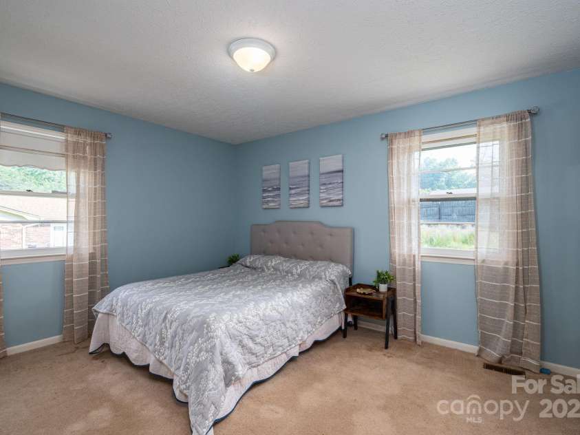 810 Surry Drive, Shelby, NC 28152.  MLS# CAR4267222, YatesRealty ID 23929. 