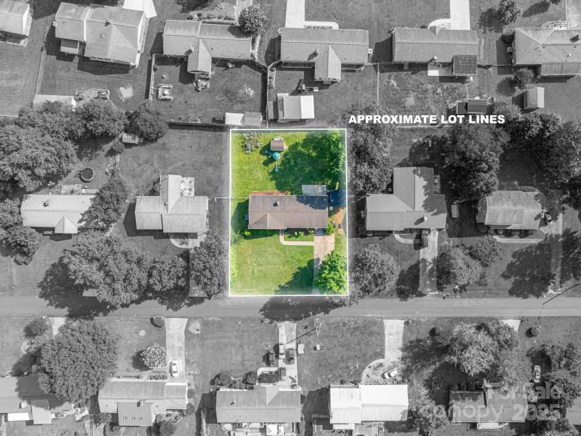 810 Surry Drive, Shelby, NC 28152.  MLS# CAR4267222, YatesRealty ID 23929. 