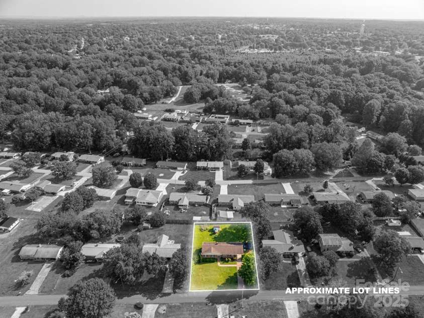 810 Surry Drive, Shelby, NC 28152.  MLS# CAR4267222, YatesRealty ID 23929. 