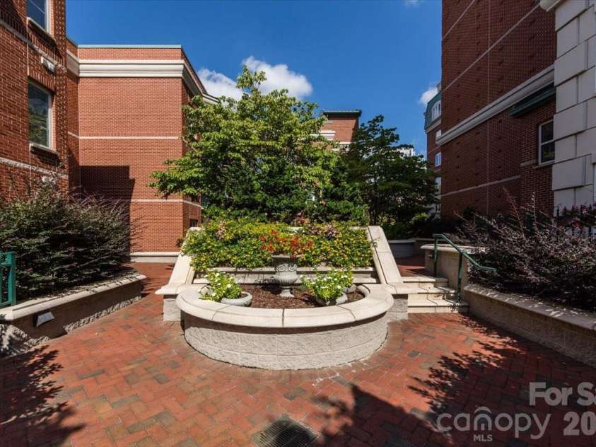 415 Church Street, Charlotte, NC 28202.  MLS# CAR4349165, YatesRealty ID 2393. 