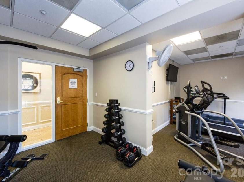 415 Church Street, Charlotte, NC 28202.  MLS# CAR4349165, YatesRealty ID 2393. 