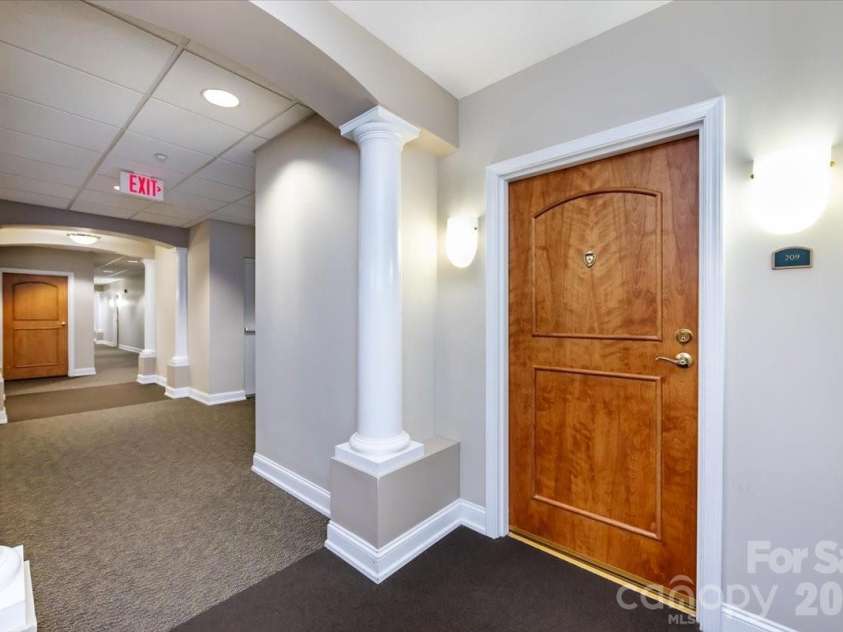 415 Church Street, Charlotte, NC 28202.  MLS# CAR4349165, YatesRealty ID 2393. 