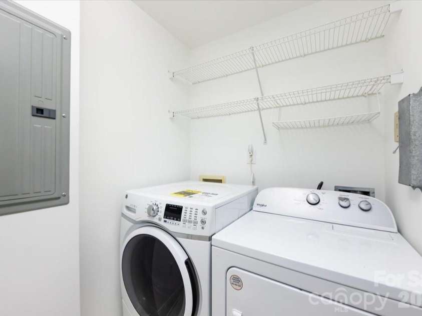 415 Church Street, Charlotte, NC 28202.  MLS# CAR4349165, YatesRealty ID 2393. 