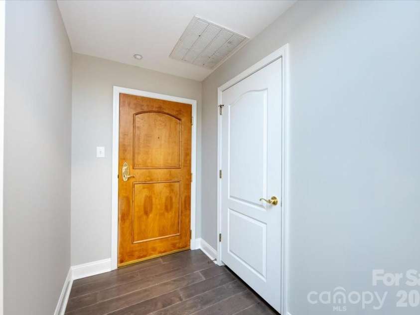 415 Church Street, Charlotte, NC 28202.  MLS# CAR4349165, YatesRealty ID 2393. 