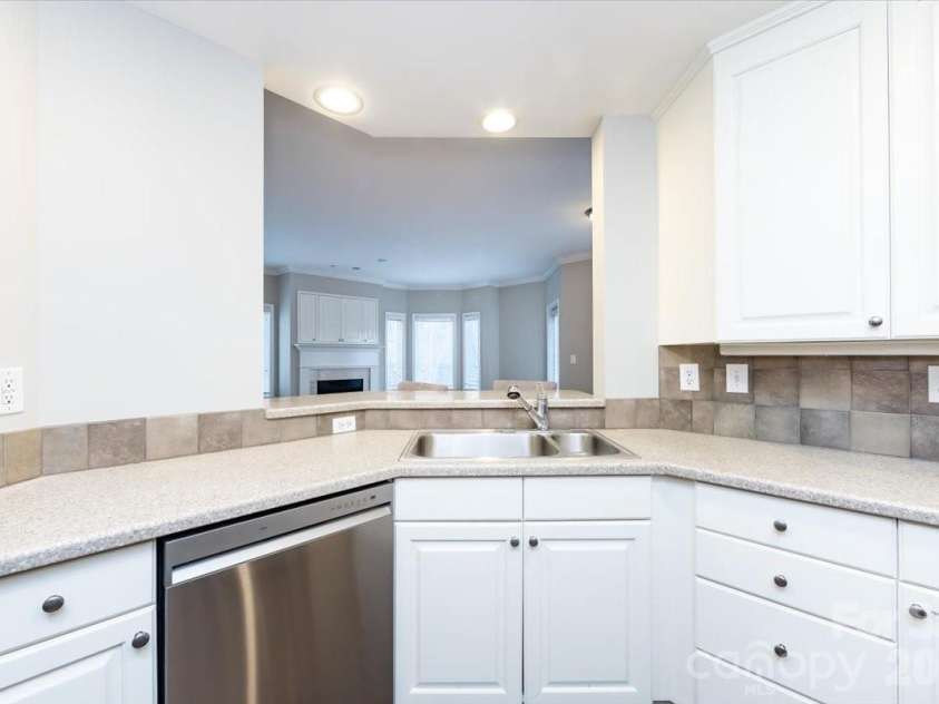 415 Church Street, Charlotte, NC 28202.  MLS# CAR4349165, YatesRealty ID 2393. 
