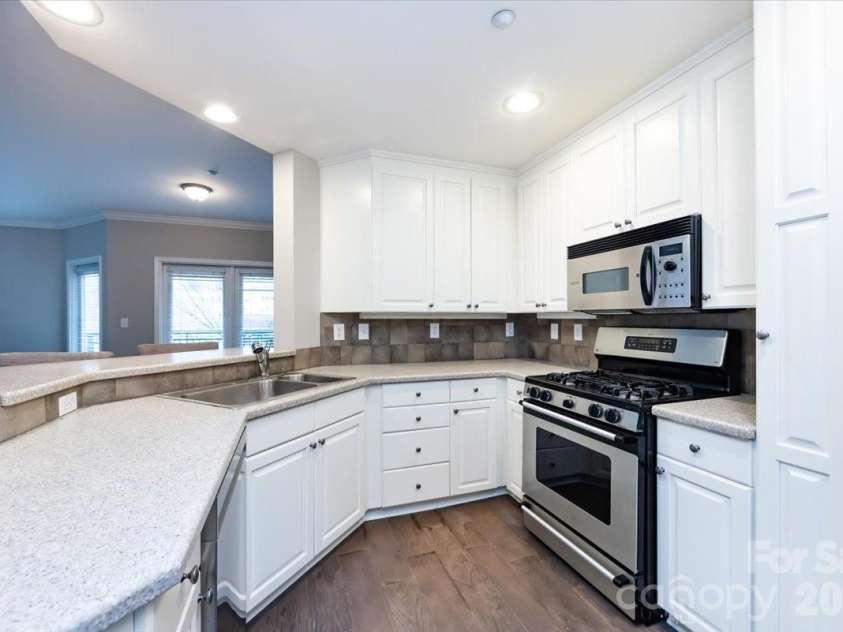 415 Church Street, Charlotte, NC 28202.  MLS# CAR4349165, YatesRealty ID 2393. 