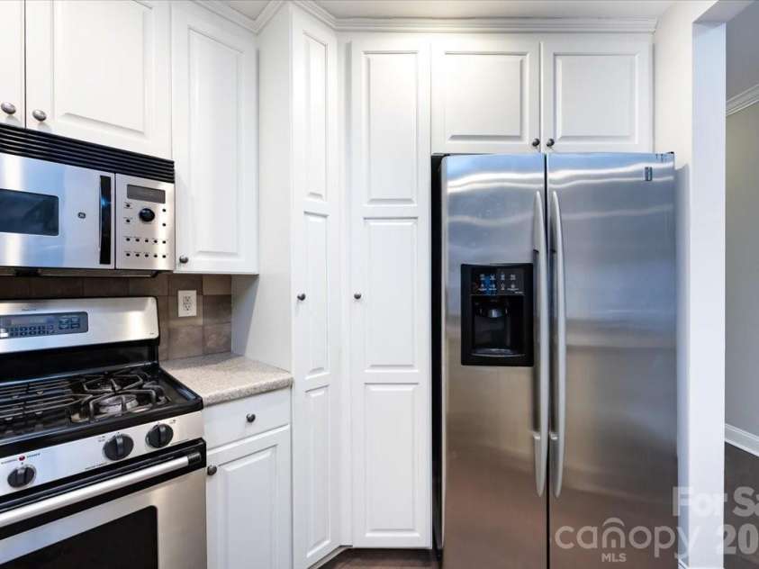 415 Church Street, Charlotte, NC 28202.  MLS# CAR4349165, YatesRealty ID 2393. 