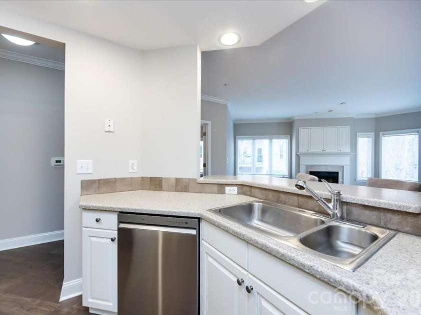 415 Church Street, Charlotte, NC 28202.  MLS# CAR4349165, YatesRealty ID 2393. 