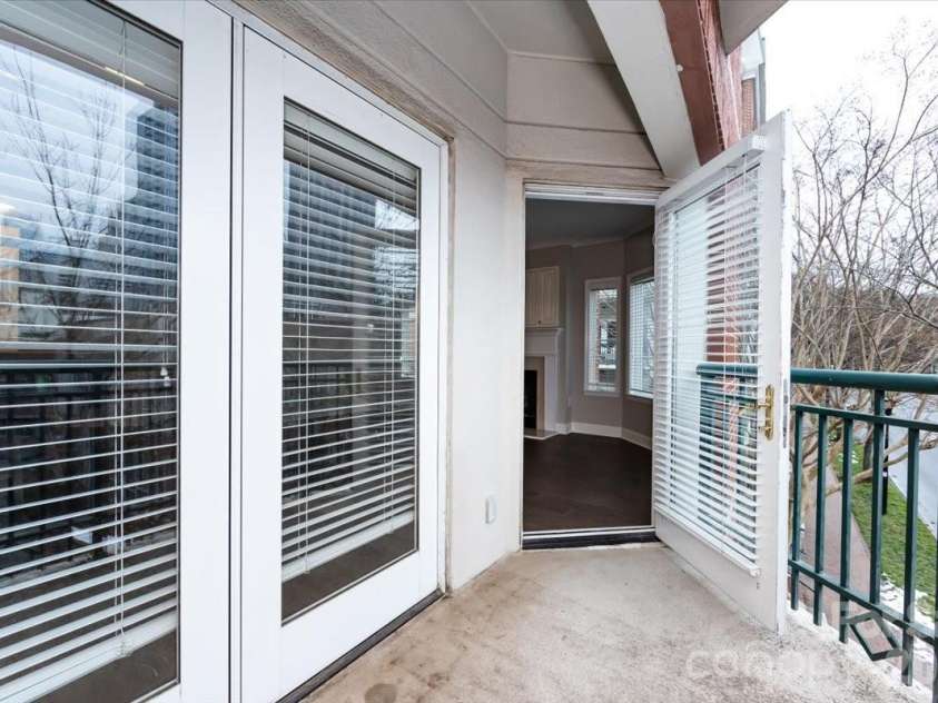 415 Church Street, Charlotte, NC 28202.  MLS# CAR4349165, YatesRealty ID 2393. 