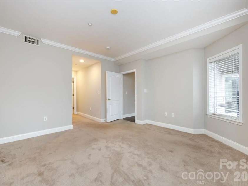 415 Church Street, Charlotte, NC 28202.  MLS# CAR4349165, YatesRealty ID 2393. 