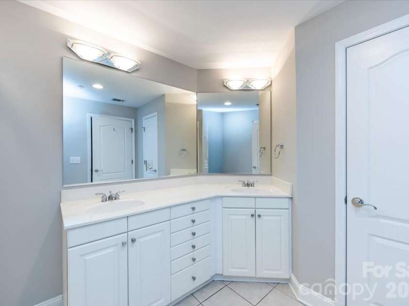 415 Church Street, Charlotte, NC 28202.  MLS# CAR4349165, YatesRealty ID 2393. 