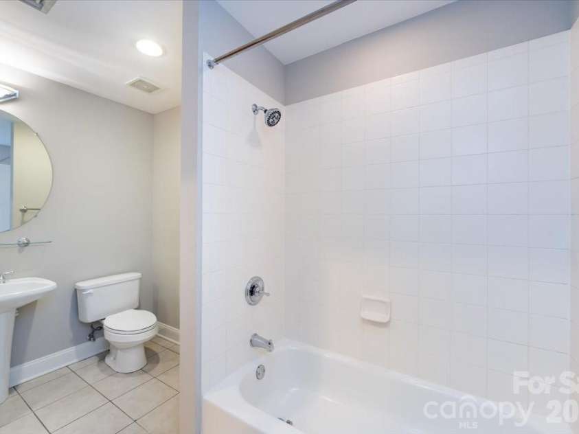 415 Church Street, Charlotte, NC 28202.  MLS# CAR4349165, YatesRealty ID 2393. 