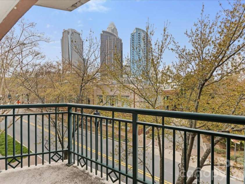 415 Church Street, Charlotte, NC 28202.  MLS# CAR4349165, YatesRealty ID 2393. 