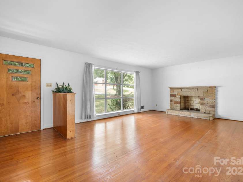 4955 Midway Sand Road, Hickory, NC 28601.  MLS# CAR4309064, YatesRealty ID 2393. 