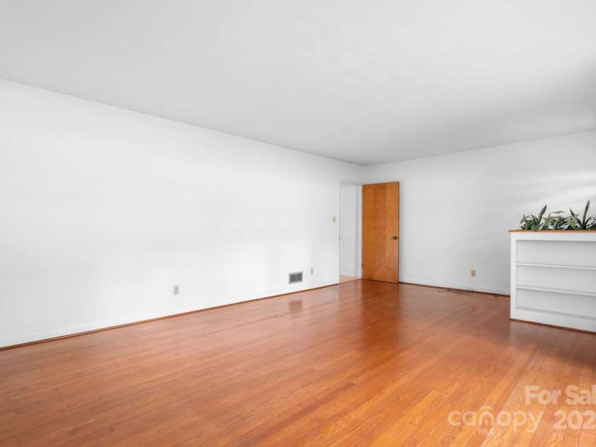 4955 Midway Sand Road, Hickory, NC 28601.  MLS# CAR4309064, YatesRealty ID 2393. 