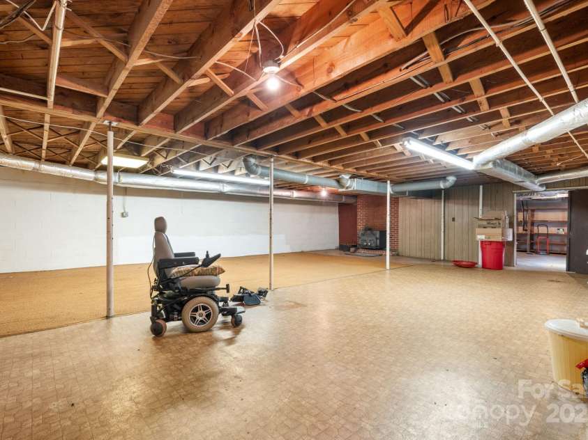 4955 Midway Sand Road, Hickory, NC 28601.  MLS# CAR4309064, YatesRealty ID 2393. 