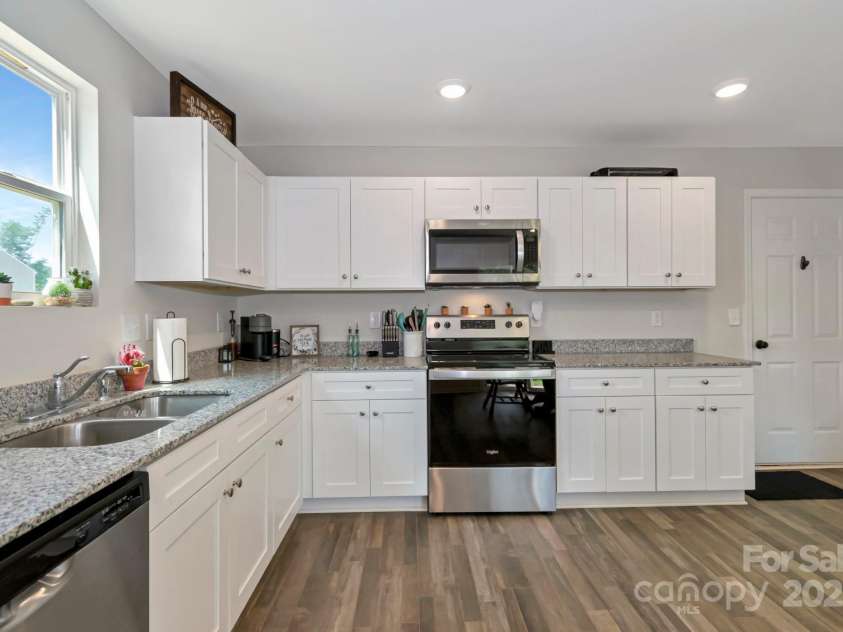 3305 Rian Drive, Lenoir, NC 28645.  MLS# CAR4267149, YatesRealty ID 23930. 