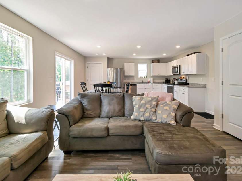 3305 Rian Drive, Lenoir, NC 28645.  MLS# CAR4267149, YatesRealty ID 23930. 