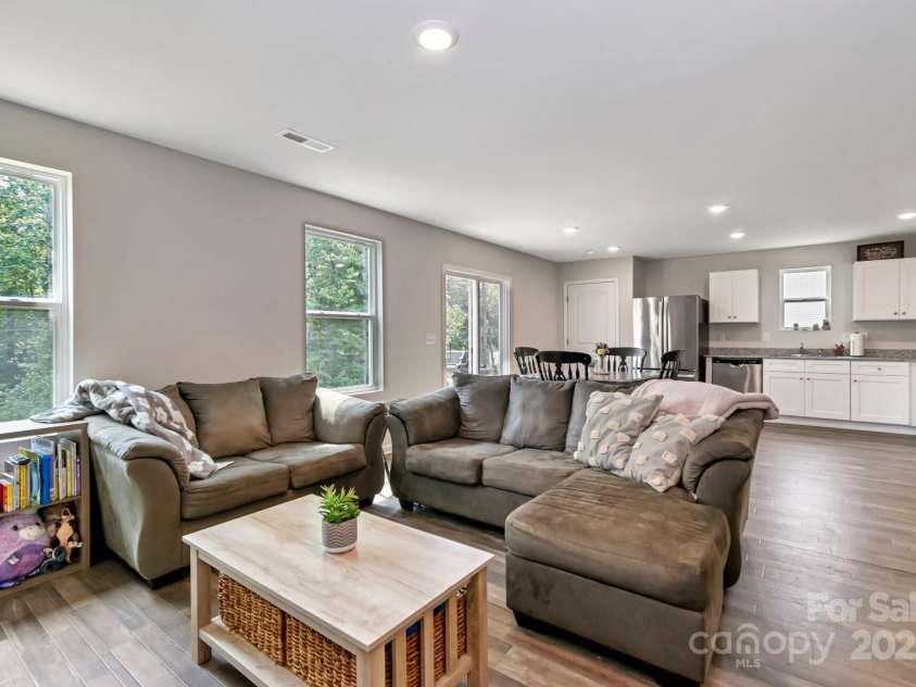 3305 Rian Drive, Lenoir, NC 28645.  MLS# CAR4267149, YatesRealty ID 23930. 