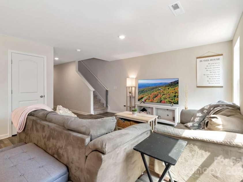 3305 Rian Drive, Lenoir, NC 28645.  MLS# CAR4267149, YatesRealty ID 23930. 