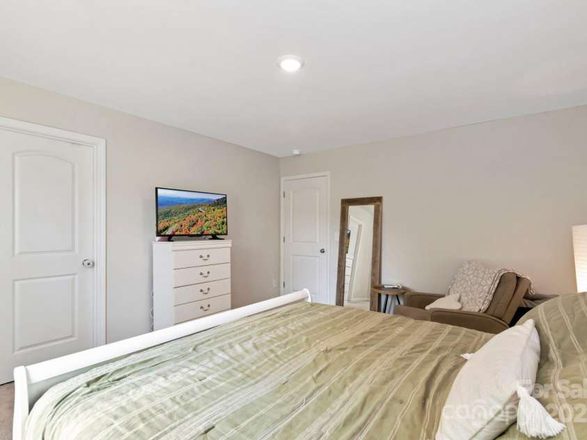 3305 Rian Drive, Lenoir, NC 28645.  MLS# CAR4267149, YatesRealty ID 23930. 