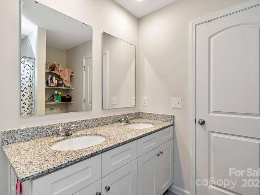 3305 Rian Drive, Lenoir, NC 28645.  MLS# CAR4267149, YatesRealty ID 23930. 